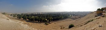 Blick vom Pyramidenplateau nach Kairo