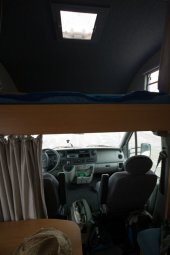 Blick ins Fahrerhaus / Doppelbett