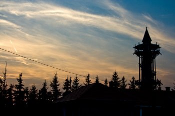 Abends vor'm Aussichtsturm (geschlossen)